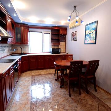 Бориса Гмирі вул., 1/2