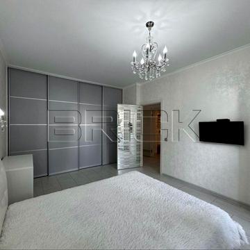 3-кімнатна квартира біля метро Деміївська, Саперно-Слобідська