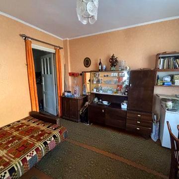 2 х кімнатна ( малогабаритна) Квартира. Район Раківка.