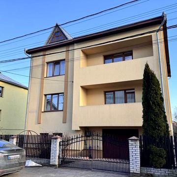 Продаж Особняка , біля міста Івано-Франківськ . Крихівці. Зд 12 сот.