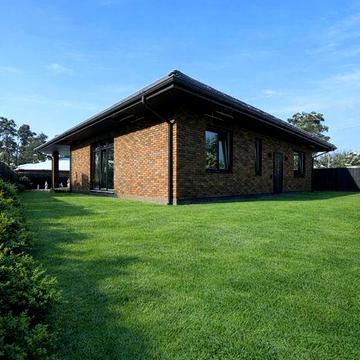 Будинок з підвалом та ділянкою у Білогородці