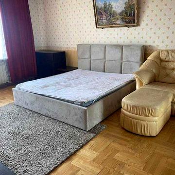 Миколи Бажана 36, 1к квартира, невисокий поверх, метро Харківська