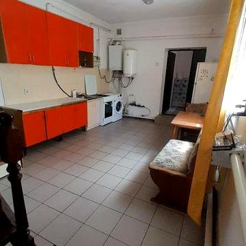 Здається ч/будинку без господарів.Р-н прокуратури.Бровари.