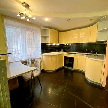 Сдам квартиру на проспекте Небесной Сотни напротив Сити Центр