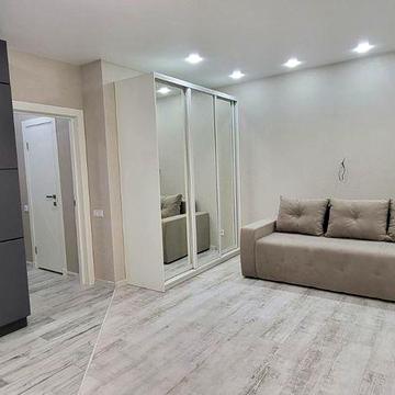 Метро Чернігівська 200м  однокім. Квартира - Студія 38 м. кв.власник ЖК краквська 27