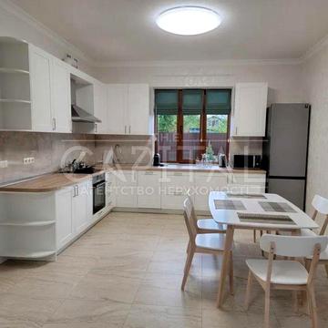 Оренда автономного будинку с. ГНІДИН зарядка для електромобіля