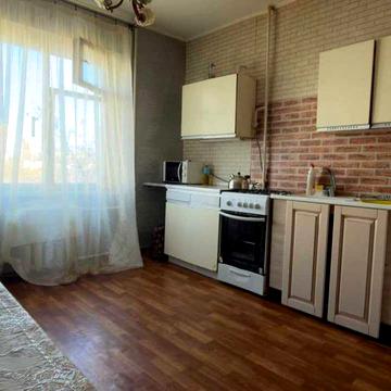 Трёхкомнатная квартира Таирова Ильфа и Петрова Левитана Небесной сотни