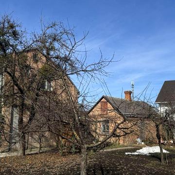 Частина будинку поруч 14 гімназії