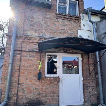 Частина будинку поруч 14 гімназії