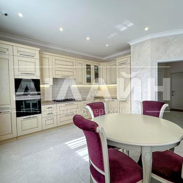 Розваги вул., 27