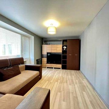 цегляний будинок, проспект Науки 13, метро Деміївська або Либідська.