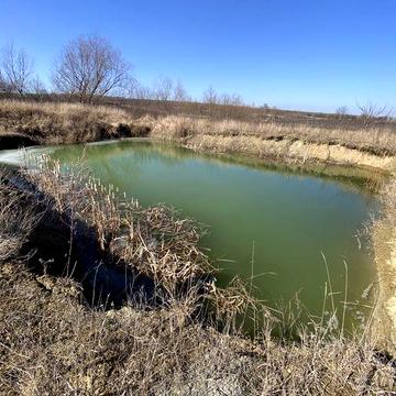 Будинок у селі разом зі ставком