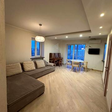 Миколи Міхновського бульв. (Дружби народів), 6