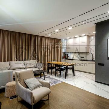 Джона Маккейна вул. (Івана Кудрі), 1