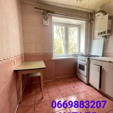 Продається малогабаритна 3 квартира біля яхт-клубу