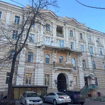 Продам студийную квартиру с балконом в центре Одессы