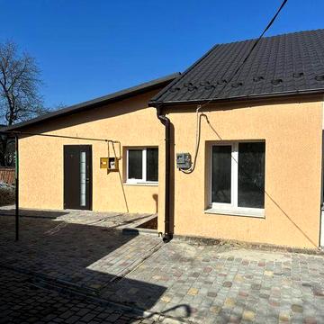 Продам частину будинку з капітальним ремонтом, р-н унів. Огієнка