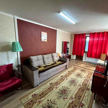 Продаю 2к/кв, Яхт-Клуб ( р-н кафе Минутка)