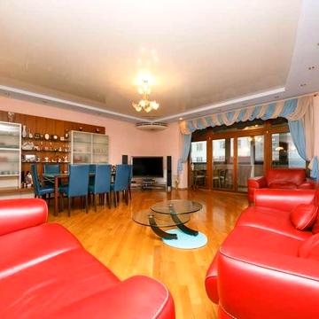 4-кімнатна квартира по вул. Назарівська 7Б. м.Університет