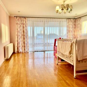 Продаж великого роскішного будинку з бесідкою