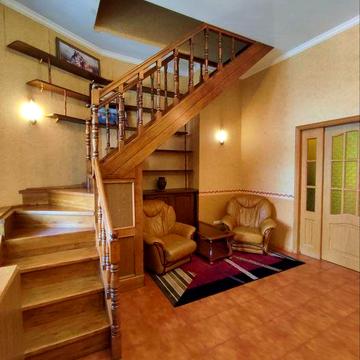 Продам дворівневу 4-х кімн. квартиру в центрі Києва