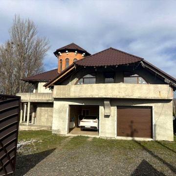 Продаж просторого будинку в мальовничому куточку Закарпаття