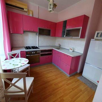 Сдам свою 1-ком кв,  студию 35 метров в сталинке на улице  Софиевская