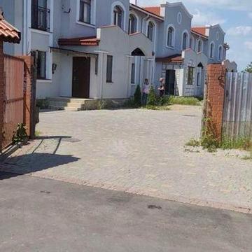 Продам таунхаус площею 158 кв. м. з частковим ремонтом