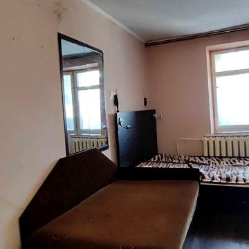 Двокімнатна квартира.Центр.Кімнати роздільні.Меблі.Побутова техніка