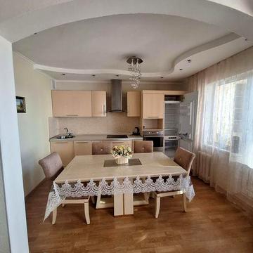 Пропонується  в оренду 3-х кімнатна  по вул. Харківське шосе, 56