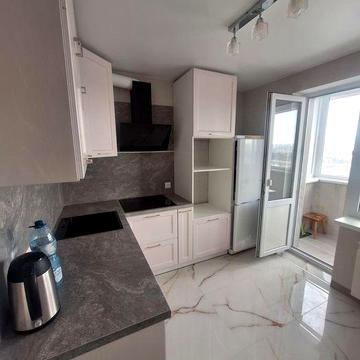 Продаж 2-кімнатної квартири по вул. П. Куліша 11. Метро Лівобережна