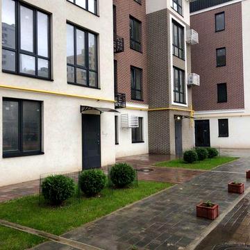 Двокімнатна з терасою tir-01