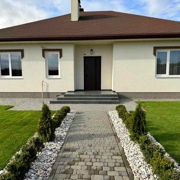 Чудовий будинок в Новосілках з ремонтом газ генератор акумулятори