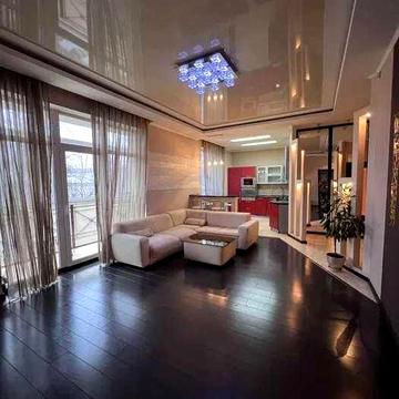 Оренда 2-кімнатної квартири в центрі. Критий паркінг.