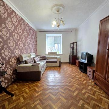 Продам 1-комнатную квартиру р-н Центр Сталинка