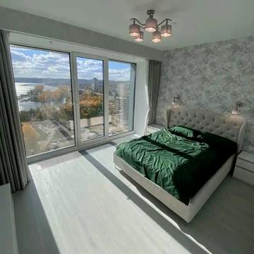 Набережна Перемоги вул., 7