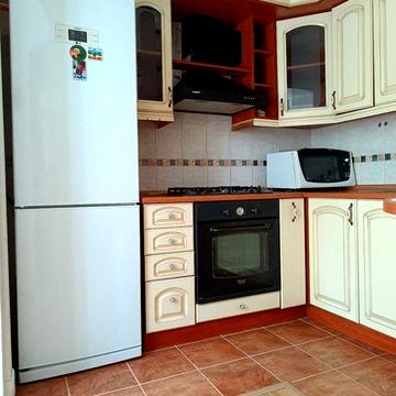 Простора 2-х кімн. кв. студіо, Татарська 6, метро Лукянівська, є газ