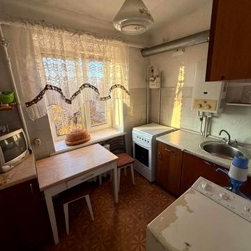 Камянецька вул., 82