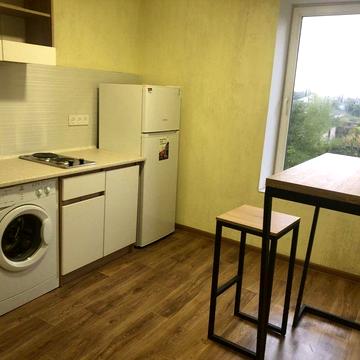 Однокомнатная, по улице Зины Белой,  все удобства , второй этаж