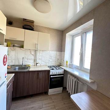 Центр поруч зупинка велика 3-х кімнатна квартира