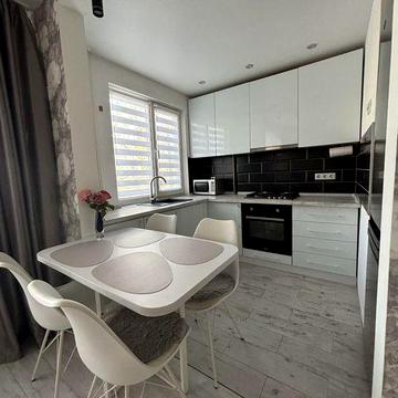 Терміновий продаж! Затишної 2-кім квартири з ремонтом!