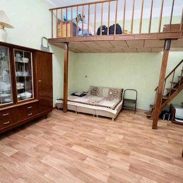 Недорого 2-х комнатная с газом в центре в жилом состоянии