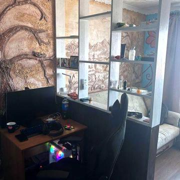 Продається 1-кімнатна квартира в центрі.