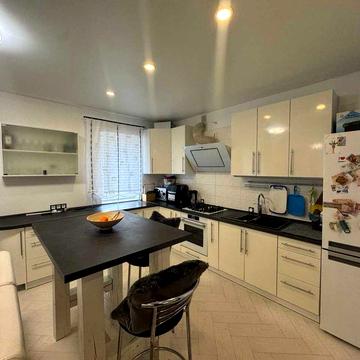 Продаю двохуровневую 4 комнатную квартиру на 12 Продольной и1