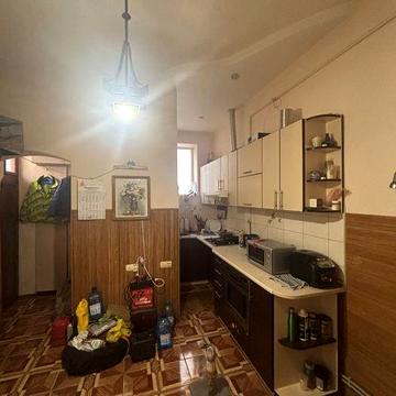 Двохкімнатна квартира в довгострокову оренду,центр міста.