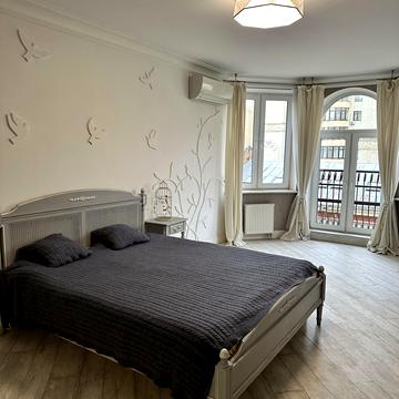 Полтавська вул., 10