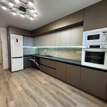 Оренда 1 км квартири з великою гардеробною Бам