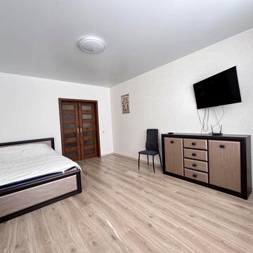 Оренда 1к квартири р-н Виставка  новобудова є гардероб