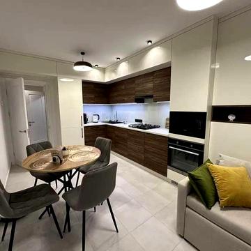 Сдаю двухкомнатную квартиру метро Палац Украина 5 минут пешком.