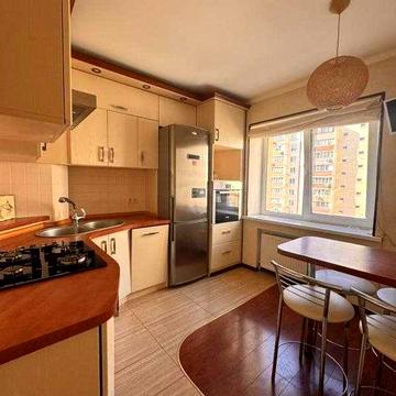 Продам 2-к квартиру з газом в цегляному будинку на Небесної сотні